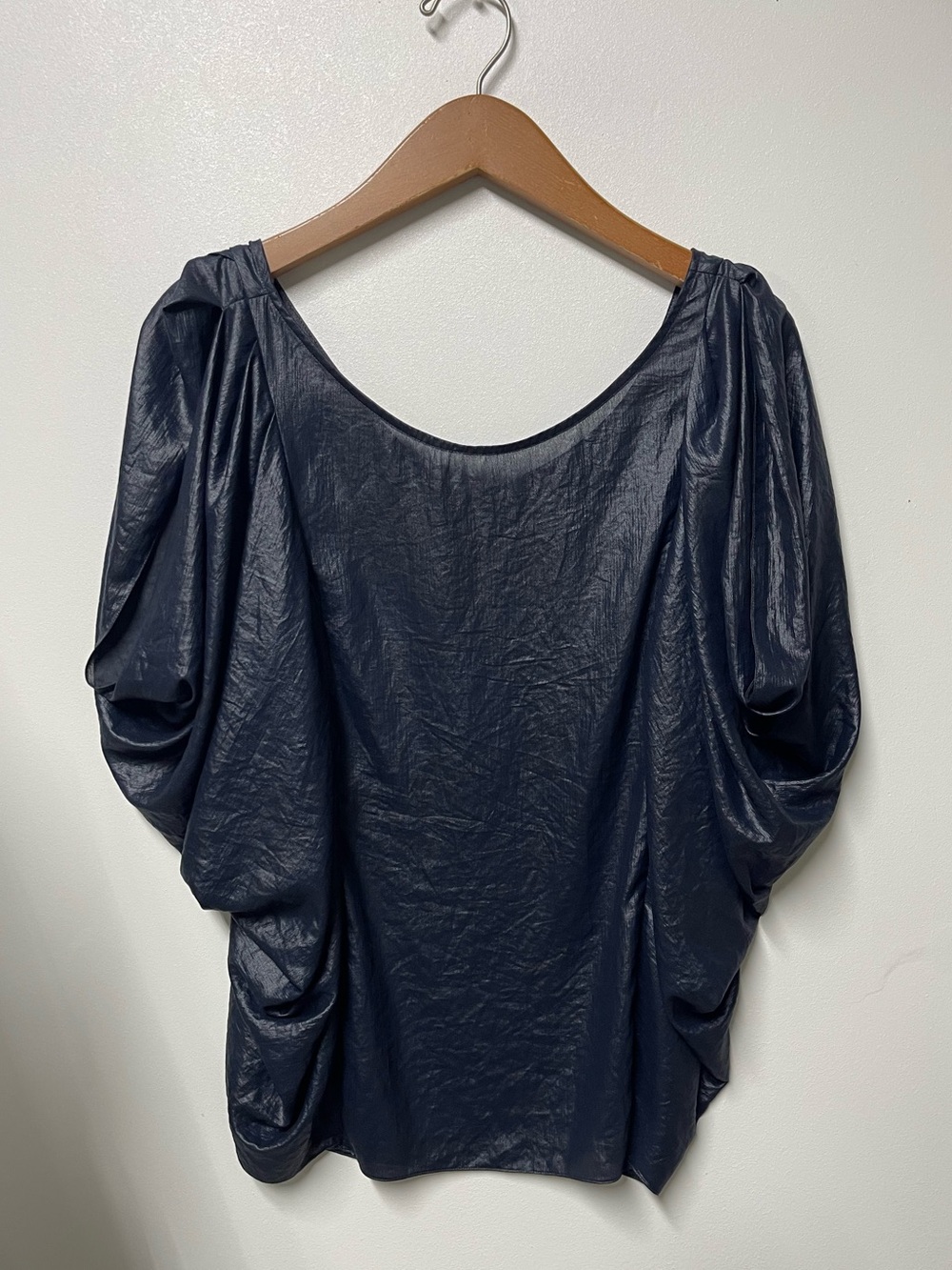 BCBGMAXAZRIA Navy Draped Cold Shoulder Blouse Size Small - Picture 4 of 10